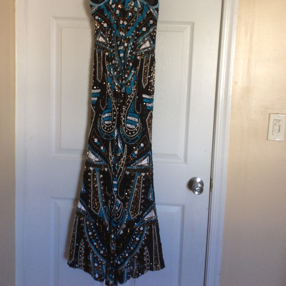 Evening Gown - Picture 4 of 7